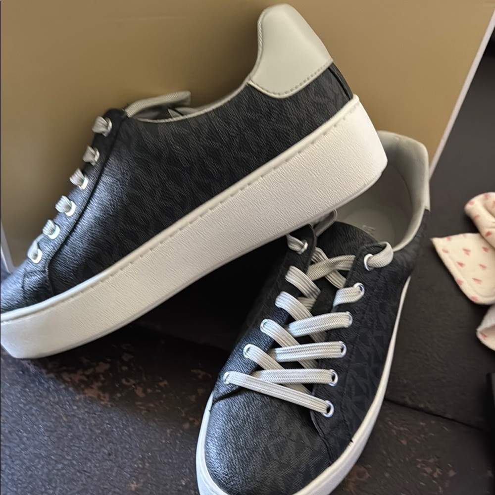 Stylish Black and White Men's Sneakers